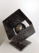 sculpture acier cube et boule